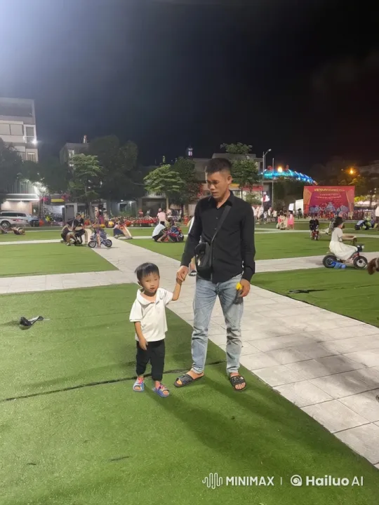 Kung Fu Display in Bustling Night Park – AI Generated Video | Hailuo AI
