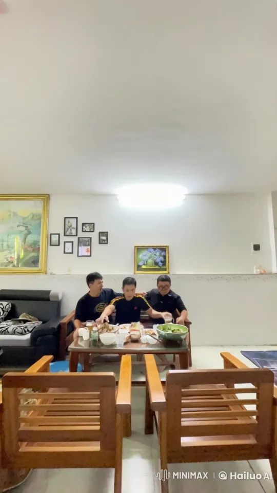 Kung Fu Practitioners Demonstrate Skill in Cozy Dining Room – AI Generated Video | Hailuo AI