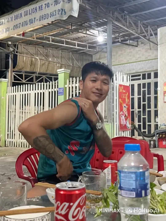 Muscular Man Displays Kung Fu Skills in Nighttime Eatery – AI Generated Video | Hailuo AI
