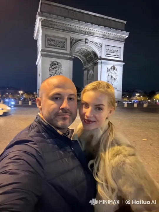 Donald Trump Poses with Couple in Front of Arc de Triomphe – AI Generated Video | Hailuo AI