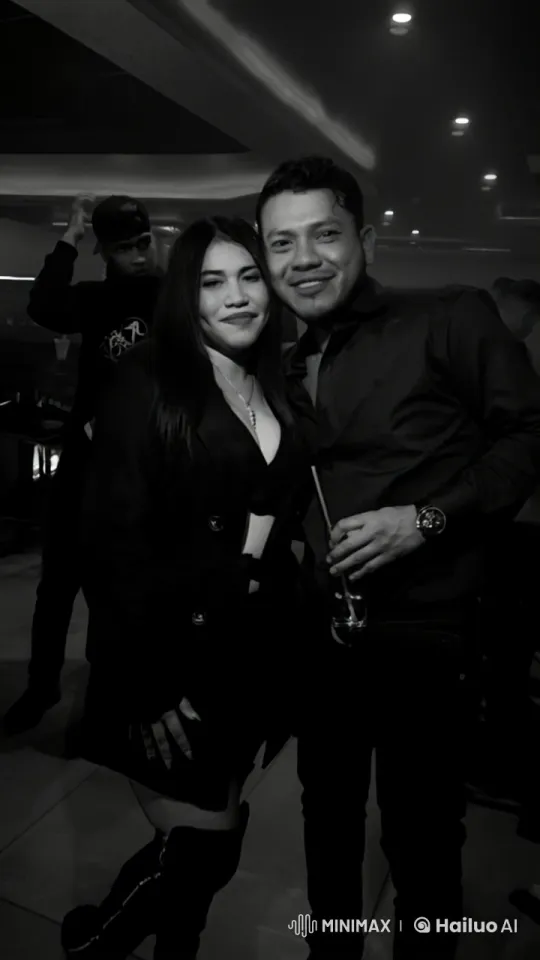 Romantic Couple Embraces in Lively Nightclub Setting – AI Generated Video | Hailuo AI