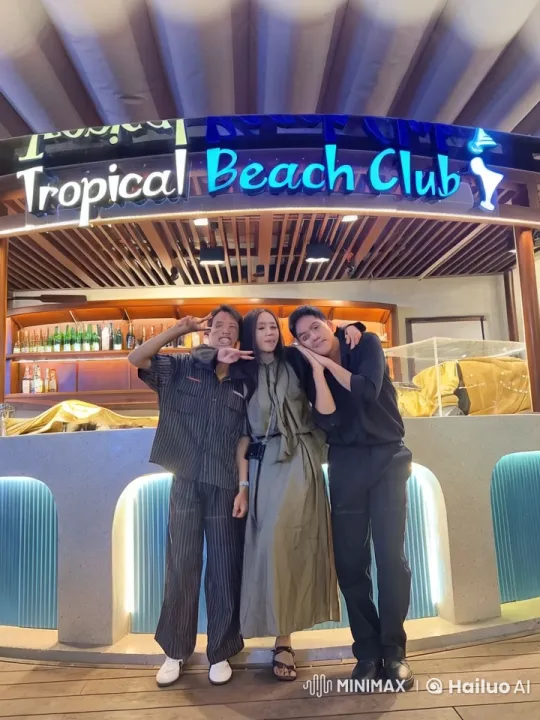 Tropical Beach Club Kungfu Battle Trio – AI Generated Video | Hailuo AI