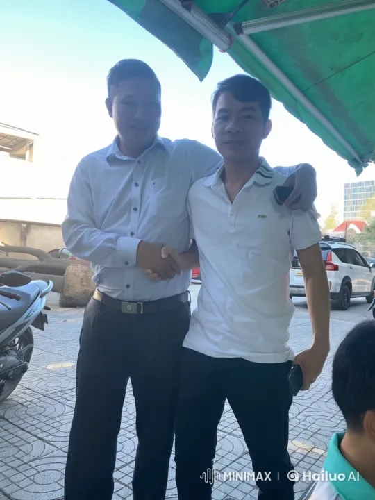 Outdoor Disagreement Between Two Men – AI Generated Video | Hailuo AI