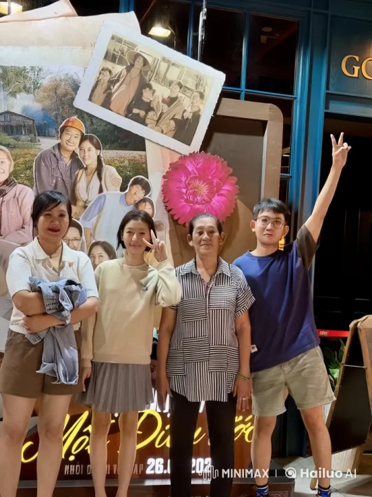 Family Poses with Movie Scene Backdrop, Enjoys Fun Moments – AI Generated Video | Hailuo AI