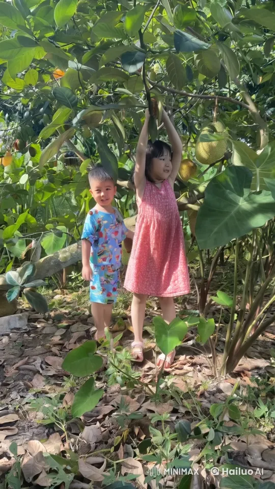 Children Play Fight in Lush Garden with Imaginative Kung Fu Moves – AI Generated Video | Hailuo AI