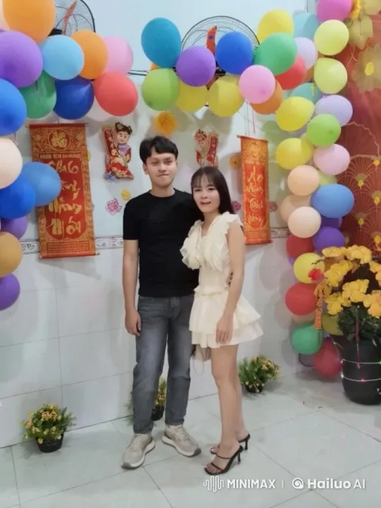 Couple Embraces Under Festive Balloon Arch – AI Generated Video | Hailuo AI