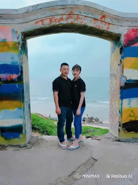 Graffiti Archway Beachside Martial Arts Sparring – AI Generated Video | Hailuo AI