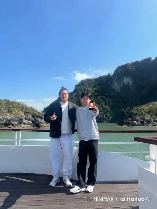 Friends Spar Playfully on Boat with Scenic Backdrop – AI Generated Video | Hailuo AI
