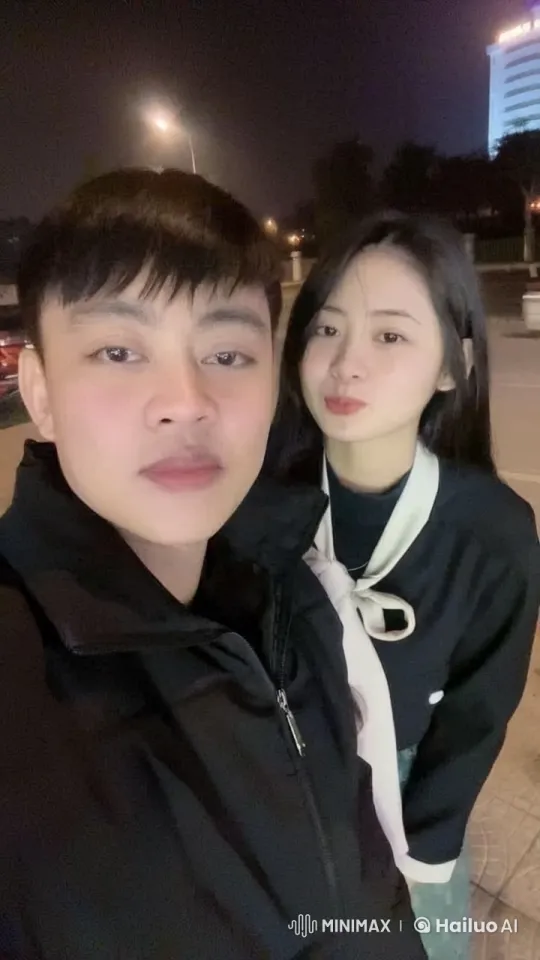 Couple Playfully Mock Fights in Nighttime Cityscape – AI Generated Video | Hailuo AI