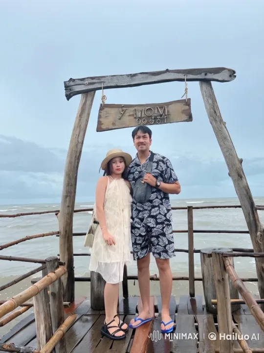 Couple Performs Kungfu on Beach with Dramatic Twist – AI Generated Video | Hailuo AI