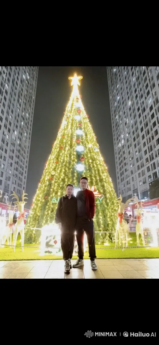 Festive Kung Fu Battle Under Christmas Lights – AI Generated Video | Hailuo AI