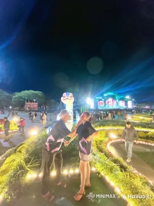 Dynamic Kungfu Fight in Illuminated Park – AI Generated Video | Hailuo AI