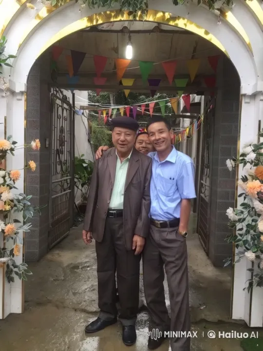 Formal Celebration Under Decorated Archway – AI Generated Video | Hailuo AI