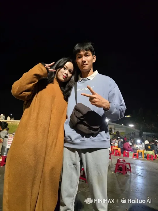 Playful Couple Engages in Silly Fight at Night Market – AI Generated Video | Hailuo AI