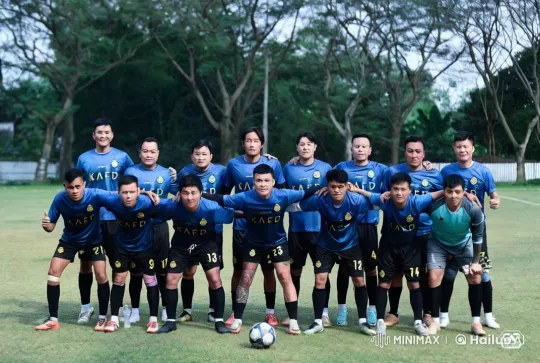 Football Players Blend Football with Martial Arts Skills – AI Generated Video | Hailuo AI