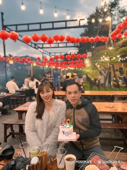 Kung Fu Demonstration in Bustling Outdoor Restaurant – AI Generated Video | Hailuo AI