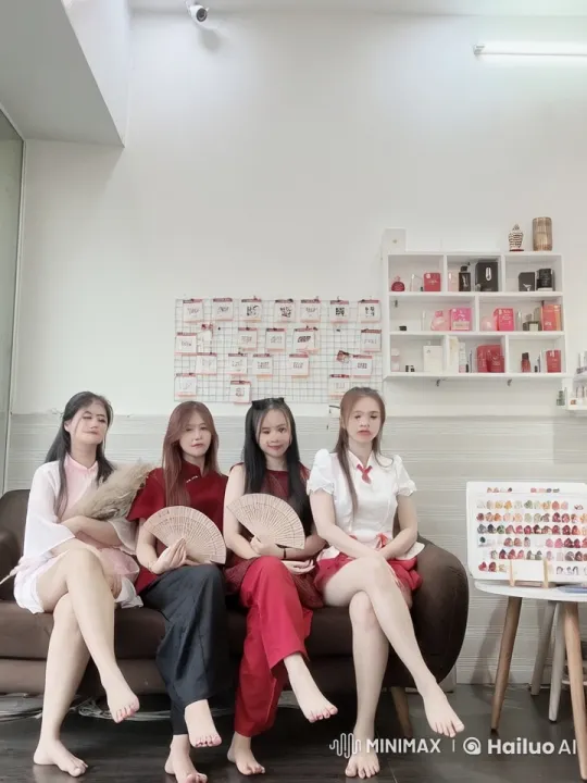 Four Women's Conflict Turns Physical on Couch – AI Generated Video | Hailuo AI