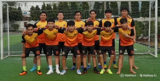 Soccer Team Showcases Unity with Martial Arts on Green Field – AI Generated Video | Hailuo AI