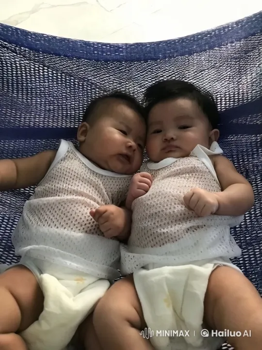 Babies Mimic Kung Fu in Hammock Play Fight – AI Generated Video | Hailuo AI
