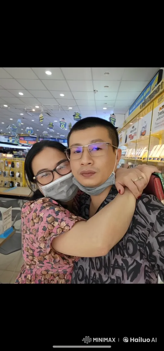 Floral Dress Woman vs. Black Shirt Man in Kung Fu Showdown – AI Generated Video | Hailuo AI
