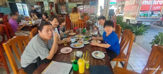 Joyful Gathering at Bustling Restaurant – AI Generated Video | Hailuo AI