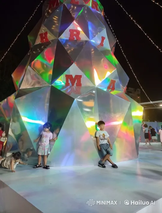 Colorful Kungfu Fight in Reflective Geometric Setting – AI Generated Video | Hailuo AI