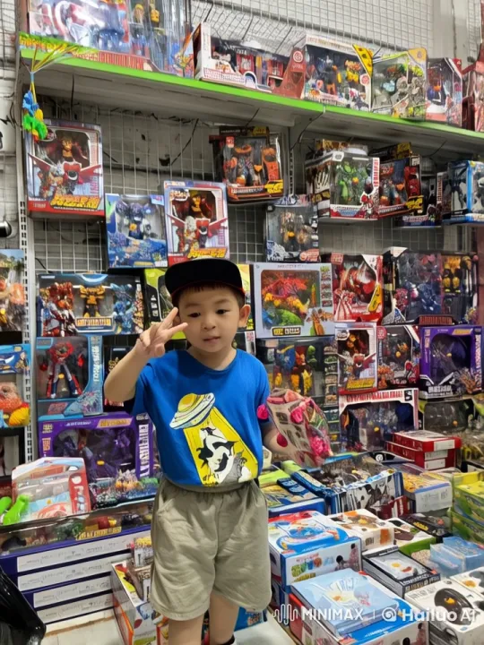 Boy Demonstrates Kung-Fu Skills in Toy Store – AI Generated Video | Hailuo AI
