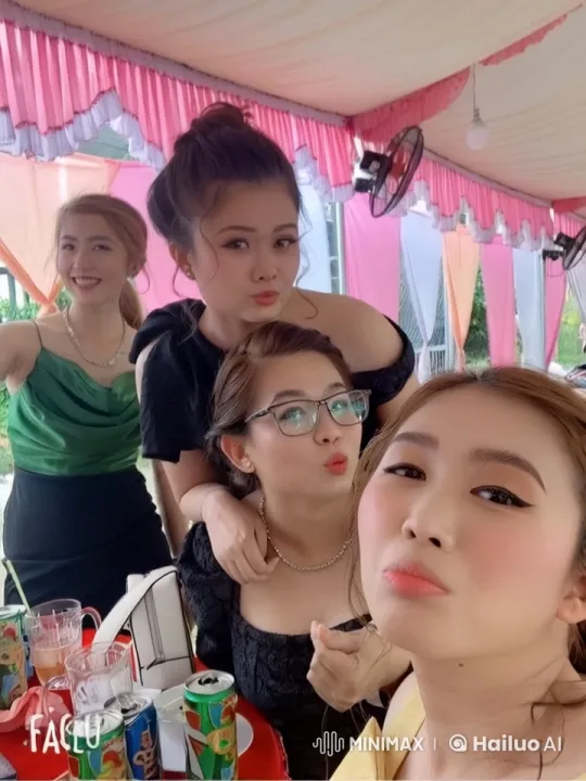 Friends Celebrate Festively in Elegant Outfits – AI Generated Video | Hailuo AI