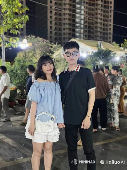 Outdoor Night Argument Turns Physical Amidst Crowd – AI Generated Video | Hailuo AI