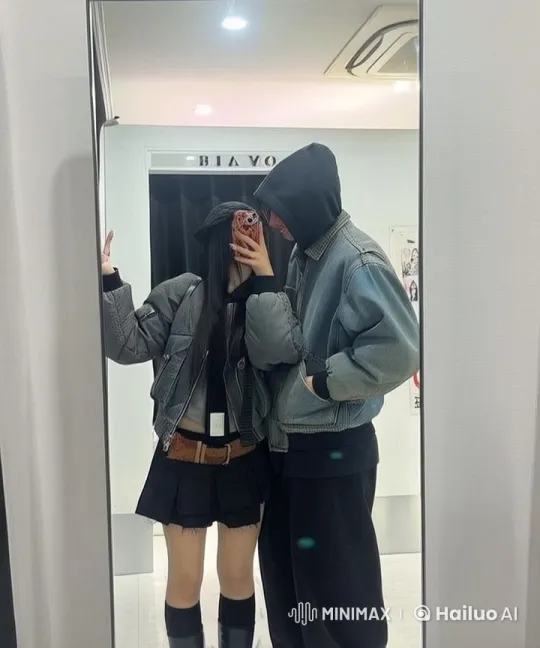 Couple Shares Affectionate Moments in Live2D Animation – AI Generated Video | Hailuo AI