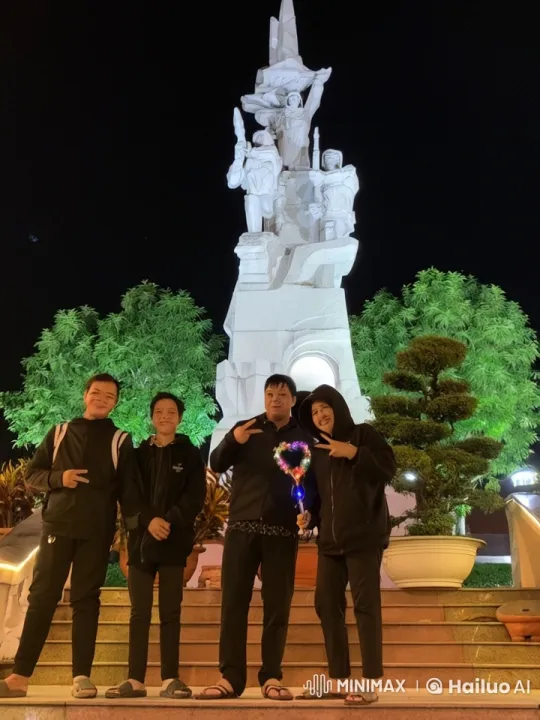 Nocturnal Kung Fu Display in Front of Illuminated Statue – AI Generated Video | Hailuo AI
