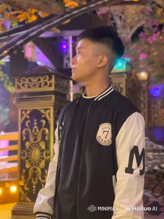 Young Man Surprised by Lion's Roar in Decorated Venue – AI Generated Video | Hailuo AI