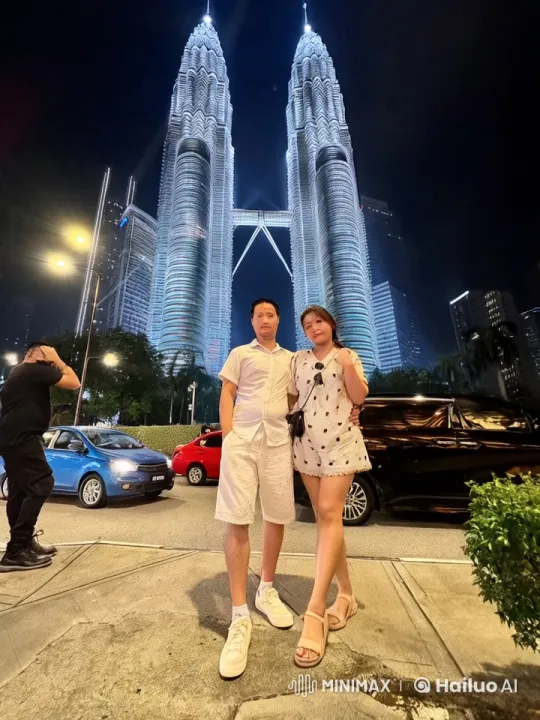 Couple Performs Impromptu Martial Arts by Petronas Towers – AI Generated Video | Hailuo AI