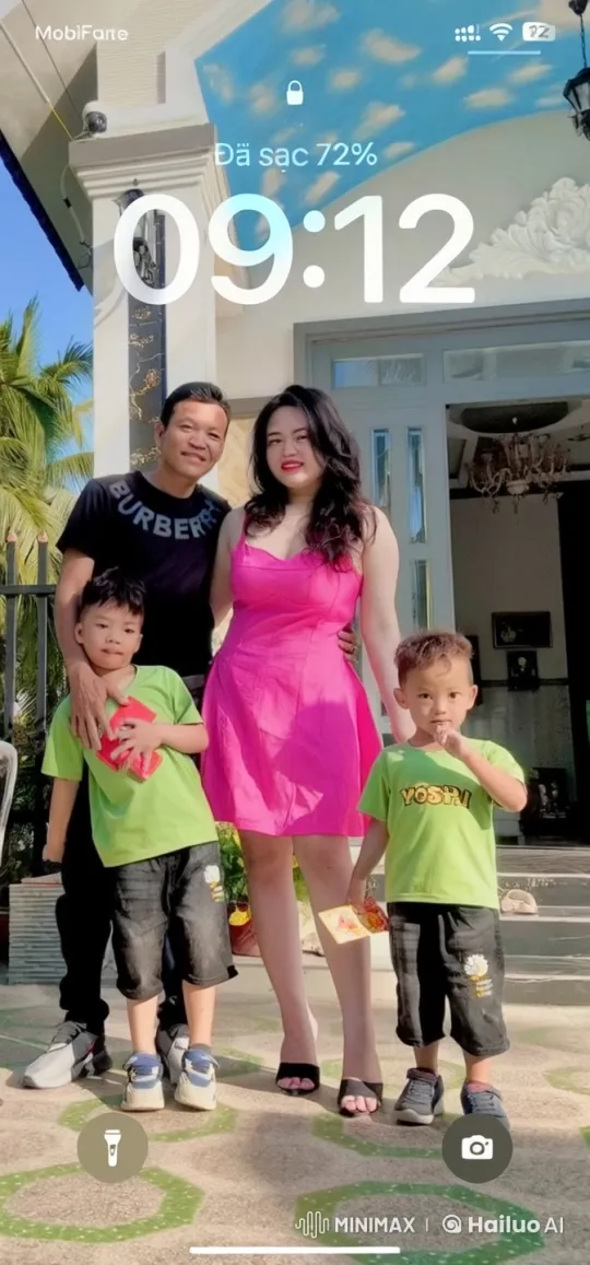 Family Demonstrates Synchronized Kungfu in Bright Patio Setting – AI Generated Video | Hailuo AI