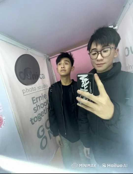 Dynamic Kung Fu Fight in a Photo Booth – AI Generated Video | Hailuo AI