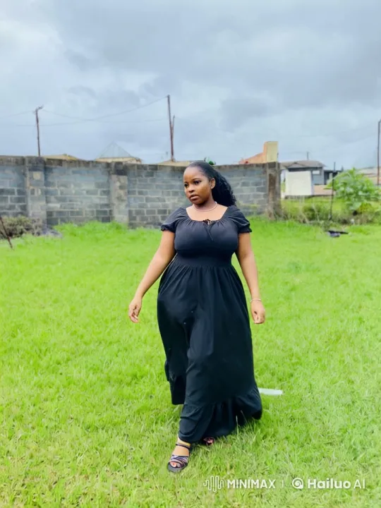 Woman Faces Lion on Lawn in Dramatic Standoff – AI Generated Video | Hailuo AI