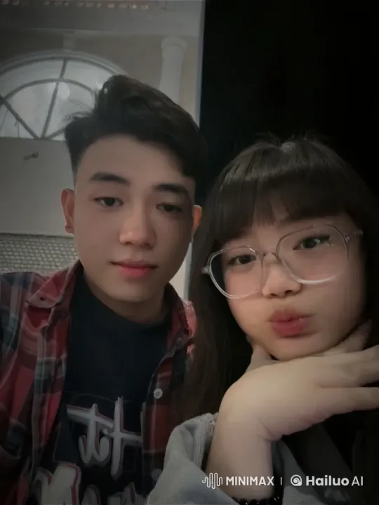 Indoor Interaction Between Two Individuals – AI Generated Video | Hailuo AI