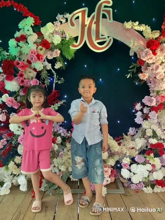 Kungfu Performance Under Floral Arch – AI Generated Video | Hailuo AI