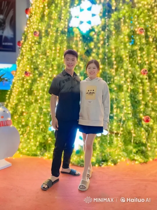 Young Couple Performing Kung Fu in Front of Christmas Tree – AI Generated Video | Hailuo AI