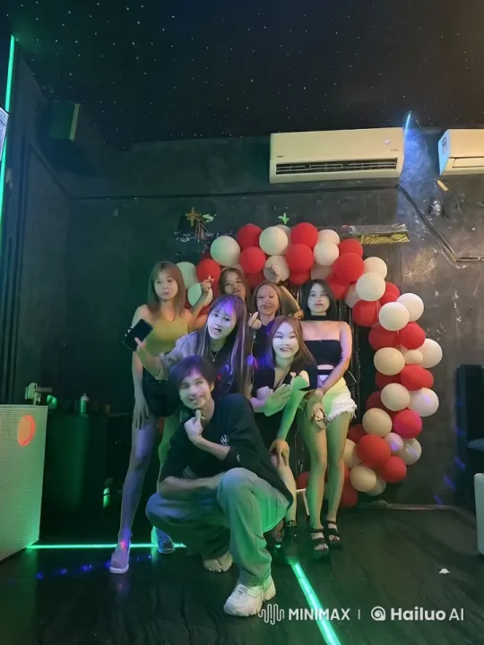 Red-Clad Warriors: Martial Arts Choreography in a Club Setting – AI Generated Video | Hailuo AI