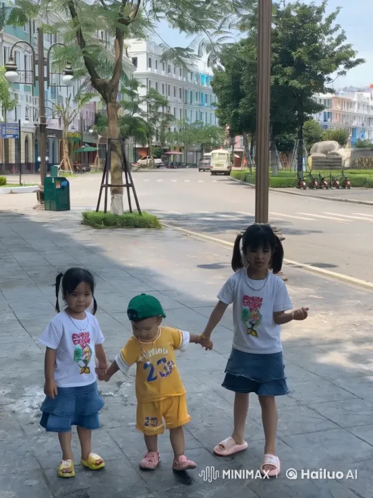 Children's Playful Fight in Colorful Urban Setting – AI Generated Video | Hailuo AI