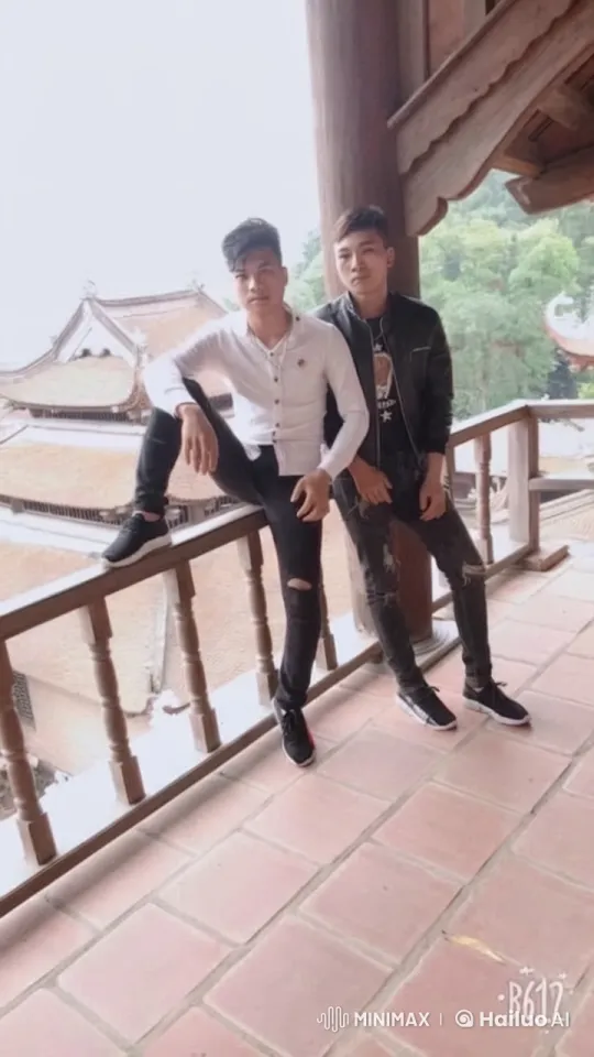Kung Fu Display by Balcony Over Traditional Architecture – AI Generated Video | Hailuo AI