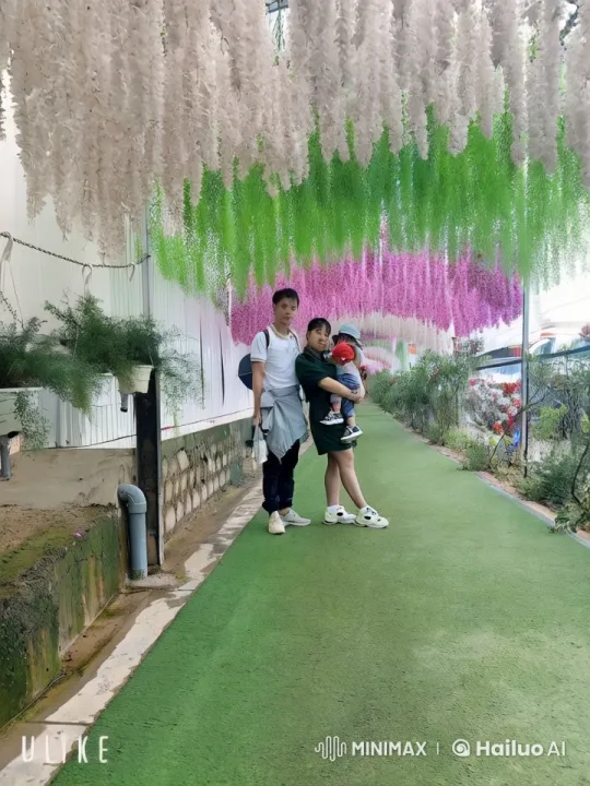 Family Practices Kung Fu in Scenic Pathway Setting – AI Generated Video | Hailuo AI