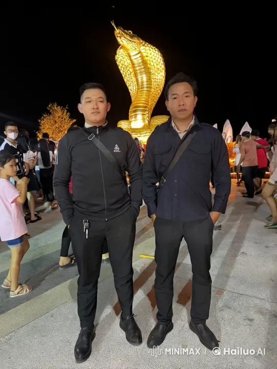 Nighttime Cobra Statue Fight: Martial Arts Showdown – AI Generated Video | Hailuo AI