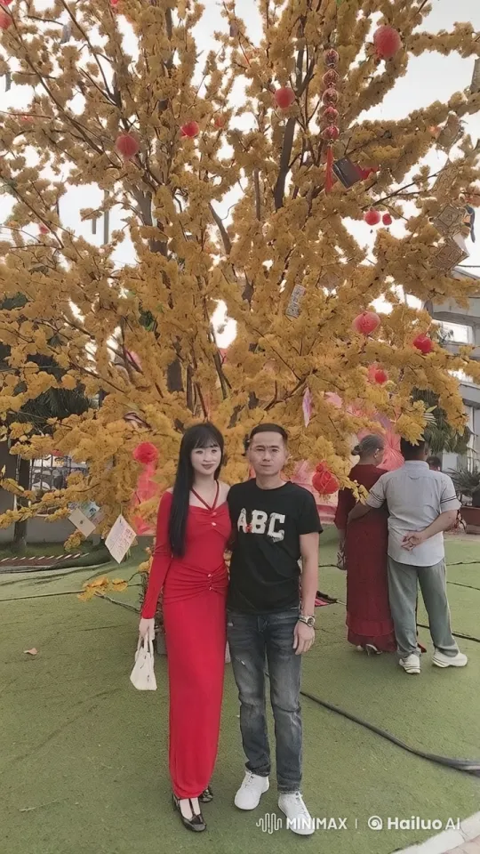 Couple Performs Synchronized Kung Fu by Decorated Tree – AI Generated Video | Hailuo AI