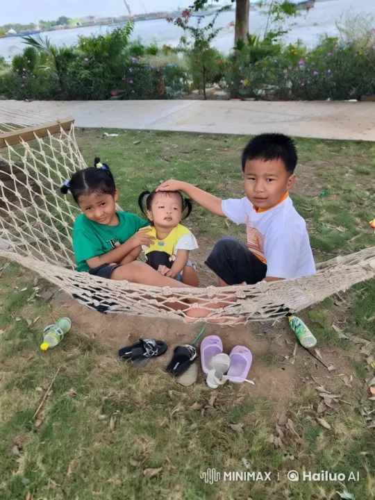 Children Play Kung Fu on Swinging Hammock in Park – AI Generated Video | Hailuo AI