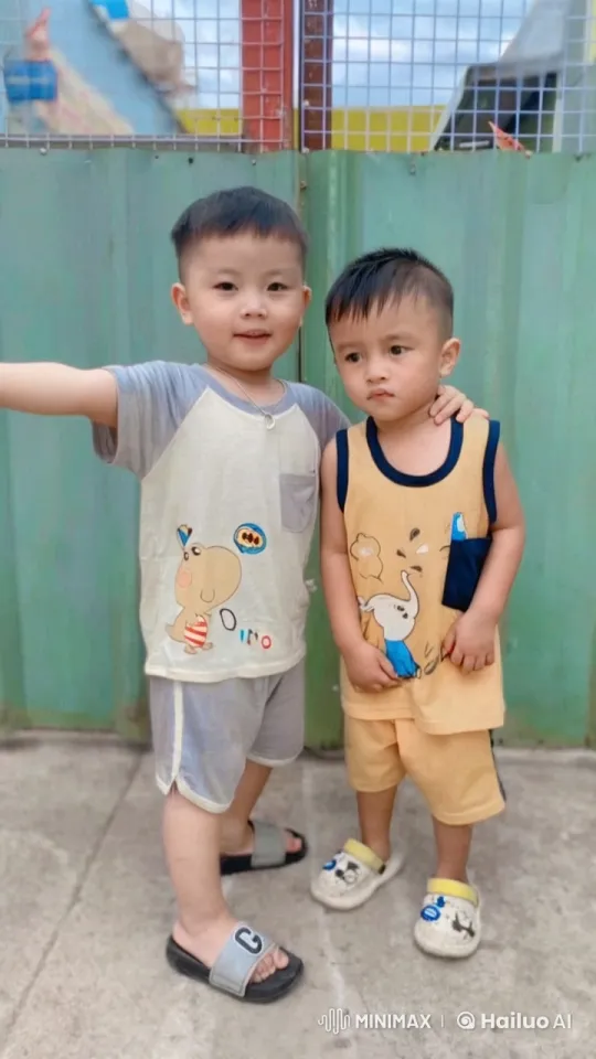 Boys Playfully Mimic Kung Fu in Outdoor Setting – AI Generated Video | Hailuo AI