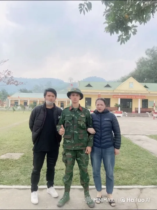Soldier Demonstrates Martial Arts Skills with Civilians Watching – AI Generated Video | Hailuo AI