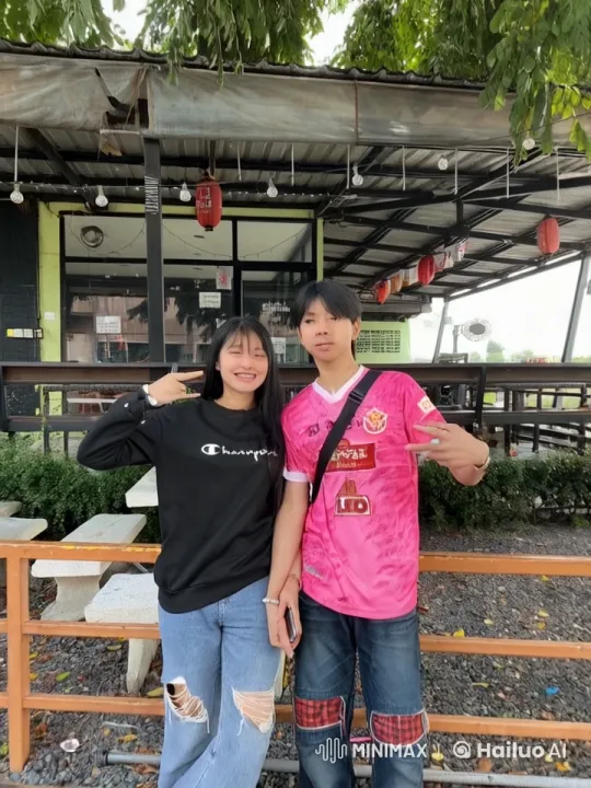 Young Pair Engages in Playful Fight with Exaggerated Moves – AI Generated Video | Hailuo AI