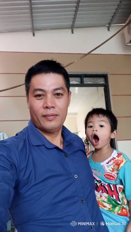Man and Child Discussing Kungfu in Indoor Setting – AI Generated Video | Hailuo AI
